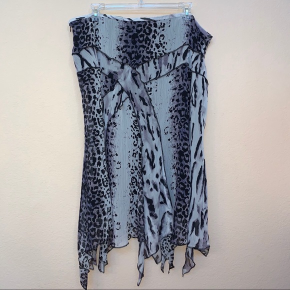 Lane Bryant Grey Purple Animal Print Uneven Skirt B4/2 - Picture 3 of 7